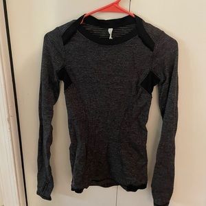 Lululemon long sleeve with thumb holes